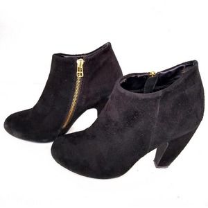 Steve Madden  Black Suede Bootie Sz 9  Boots Gold